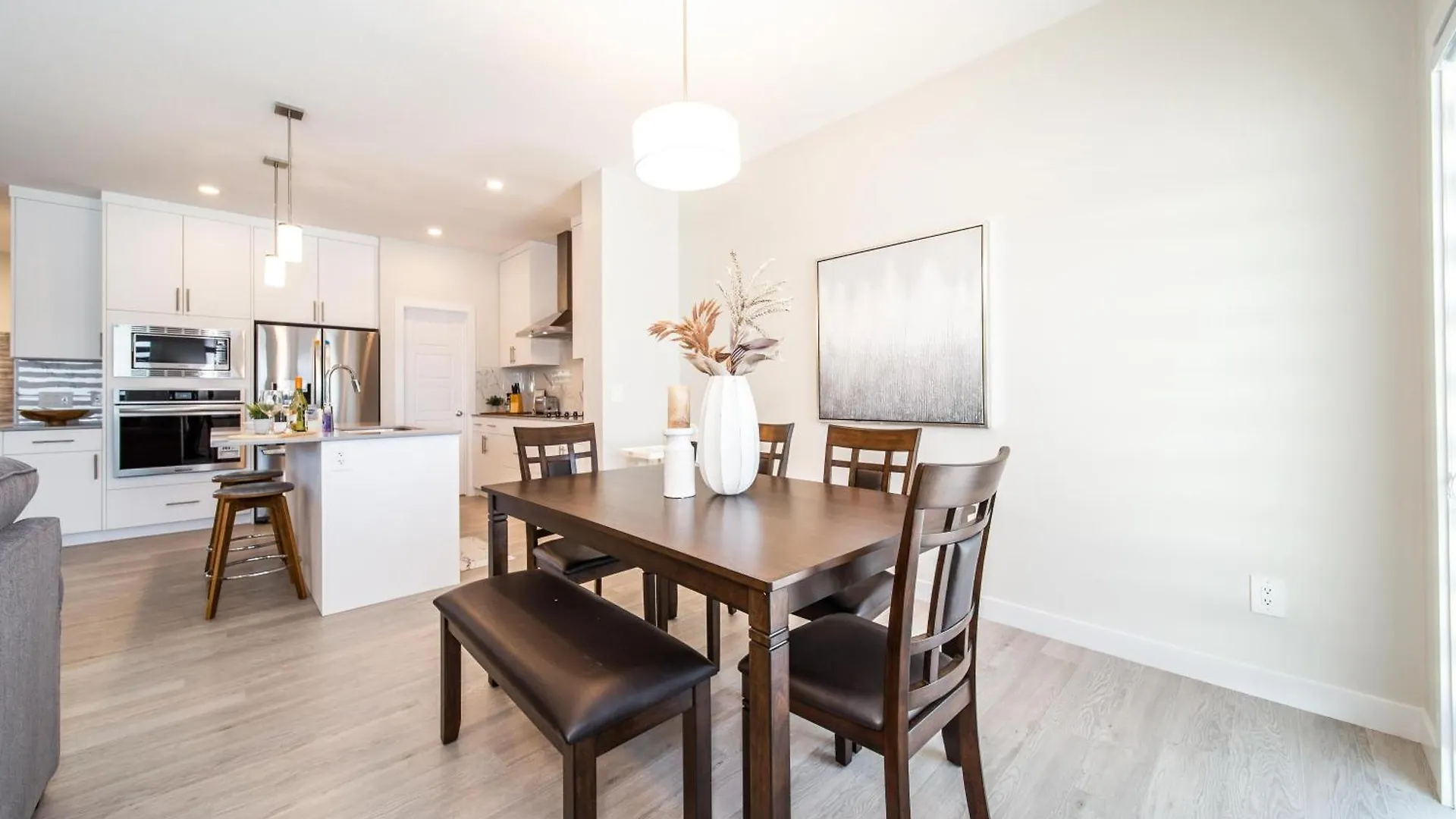 Beautiful Elegant Home Sleeps 10, Free Parking, Central Ac 埃德蒙顿 加拿大