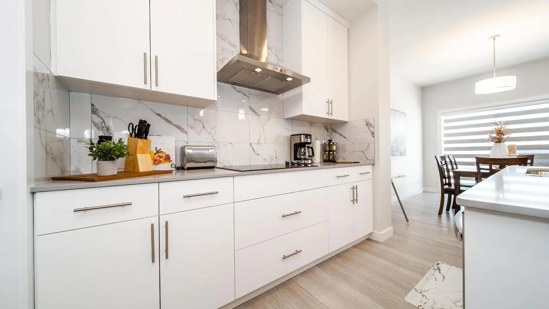 度假居 Beautiful Elegant Home Sleeps 10, Free Parking, Central Ac 埃德蒙顿