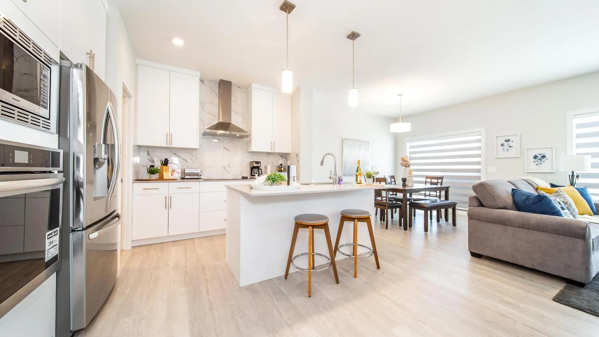 度假居 Beautiful Elegant Home Sleeps 10, Free Parking, Central Ac 埃德蒙顿 加拿大