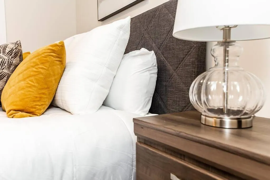 度假居 Beautiful Elegant Home Sleeps 10, Free Parking, Central Ac 埃德蒙顿