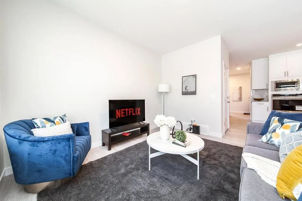 Beautiful Elegant Home Sleeps 10, Free Parking, Central Ac 埃德蒙顿 加拿大